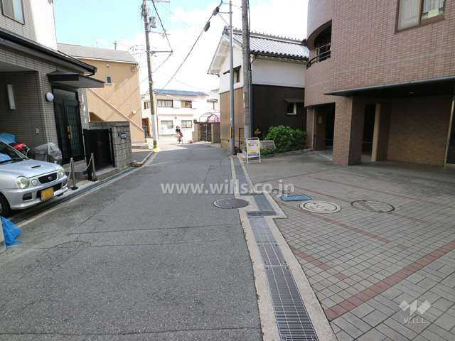 敷地北側の前面道路