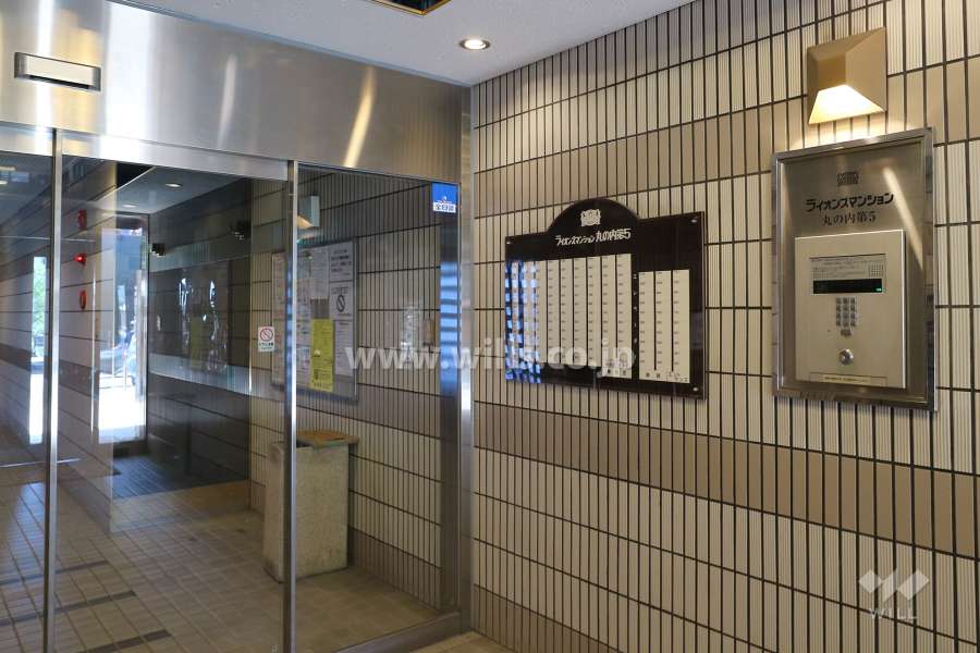 エントランスはオートロック付きです。