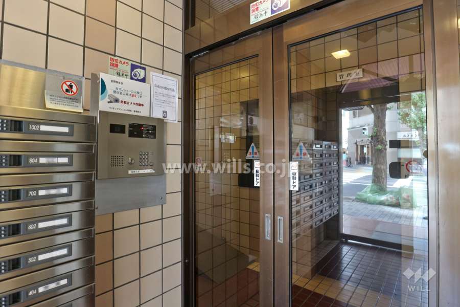 エントランスはオートロック