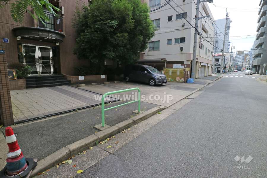 駐車場出入り口