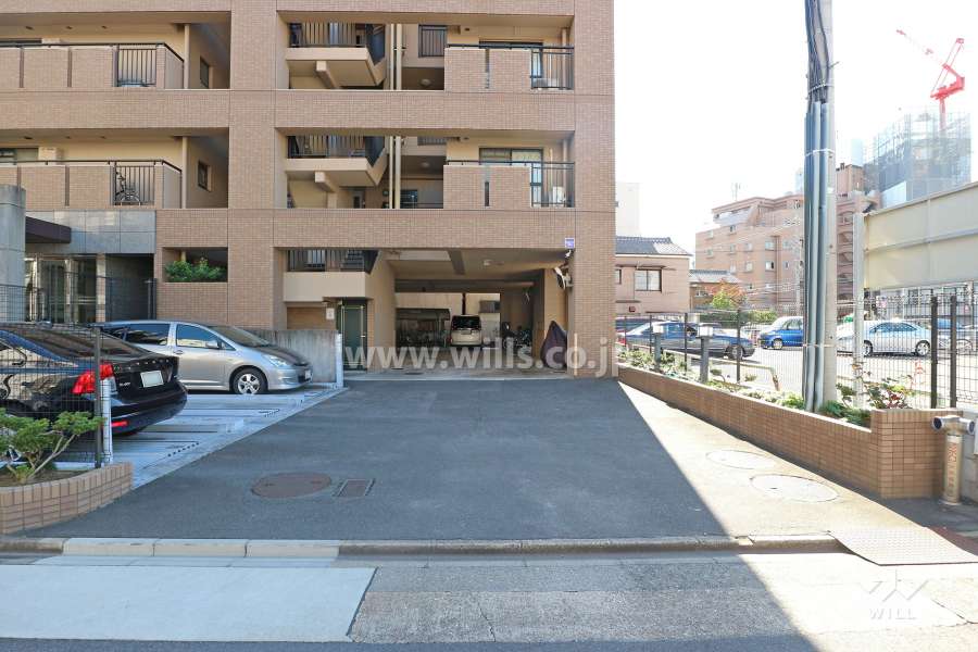 駐車場出入り口