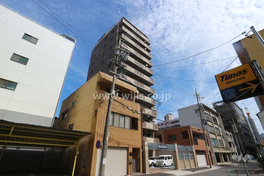 プリモーラ丸内の外観（南西側から）