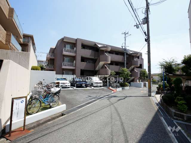 パークハイム豊中本町の遠景。周辺は閑静な住宅地です。