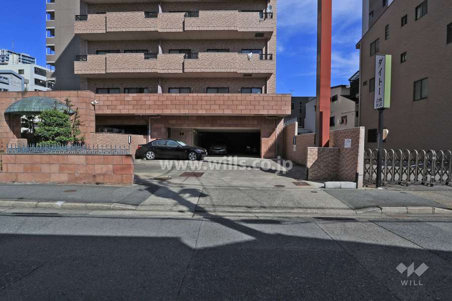 駐車場出入り口