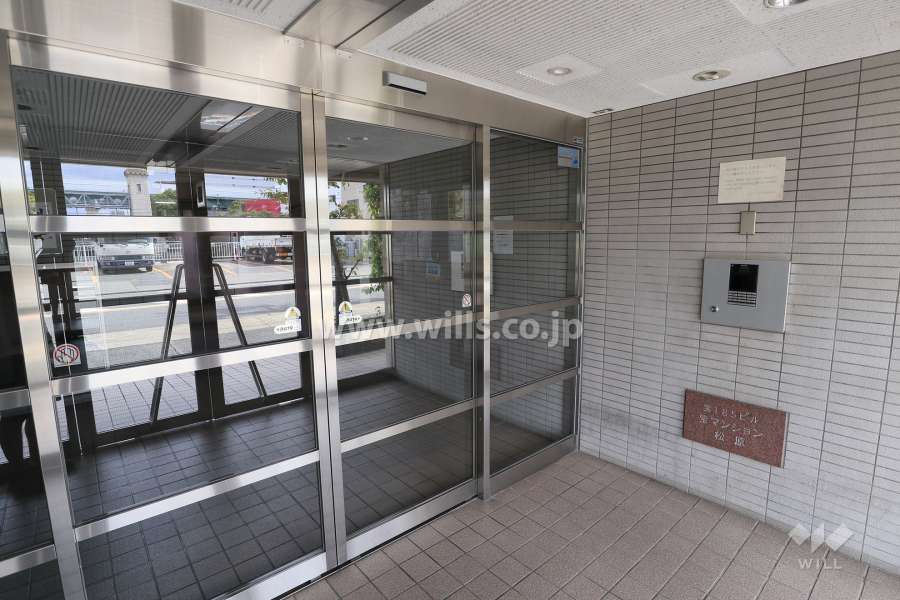 エントランスはオートロック付きです。