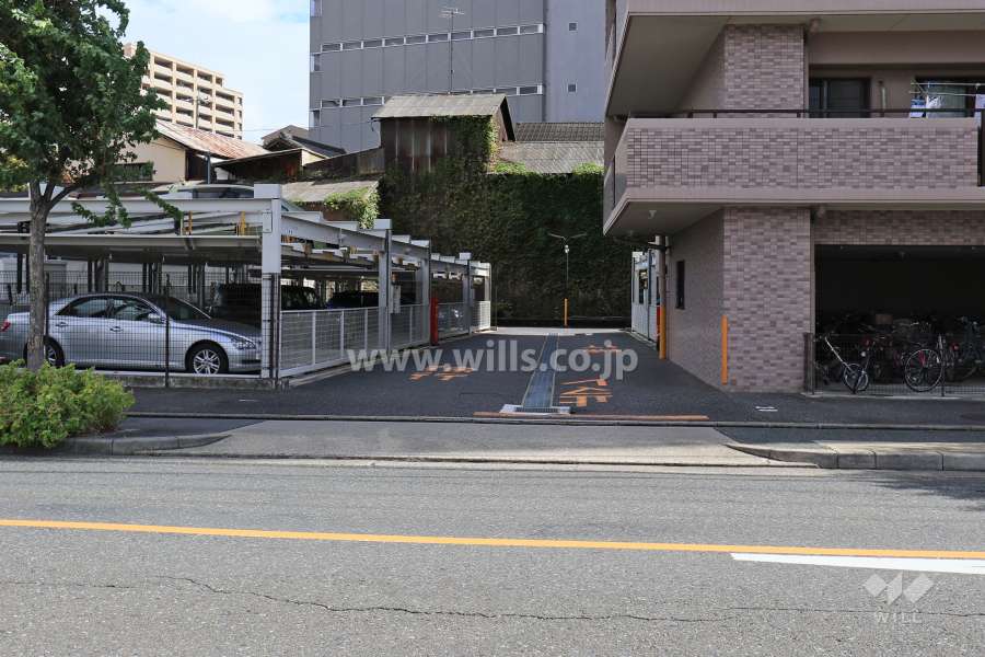 駐車場出入り口