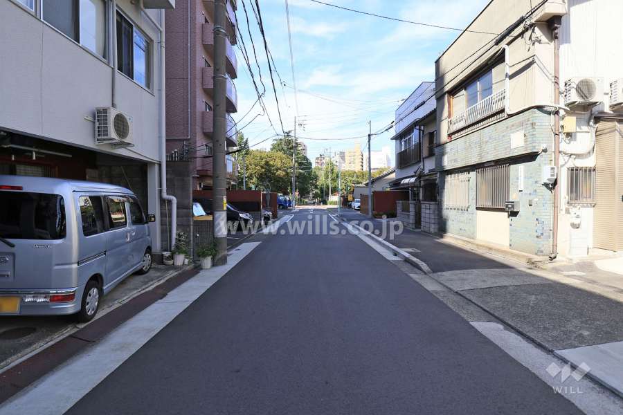 敷地北側の前面道路