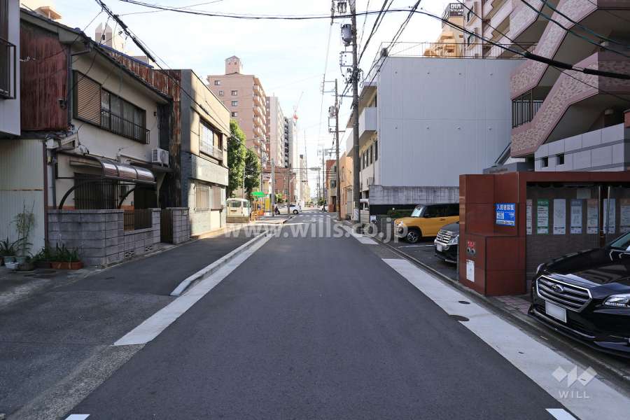 敷地北側の前面道路