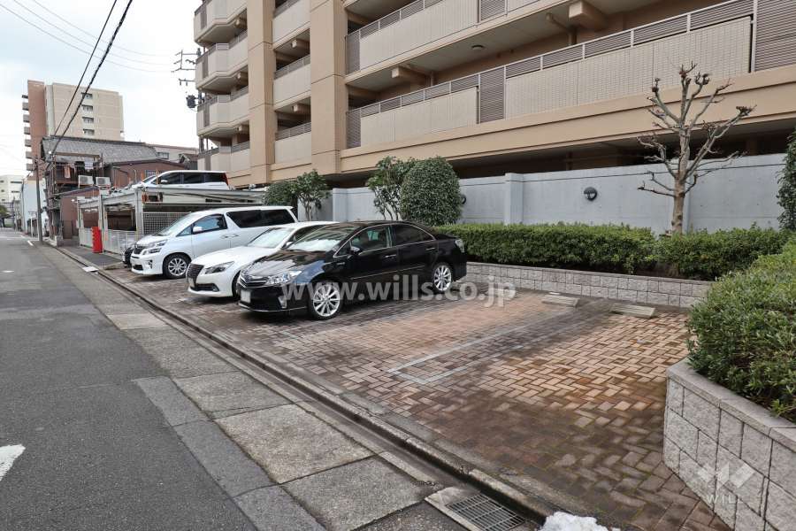 敷地内北側駐車場（屋外平面式）