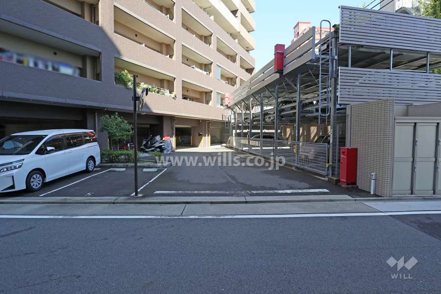 駐車場出入り口