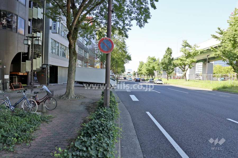 敷地北側の前面道路（東側から）