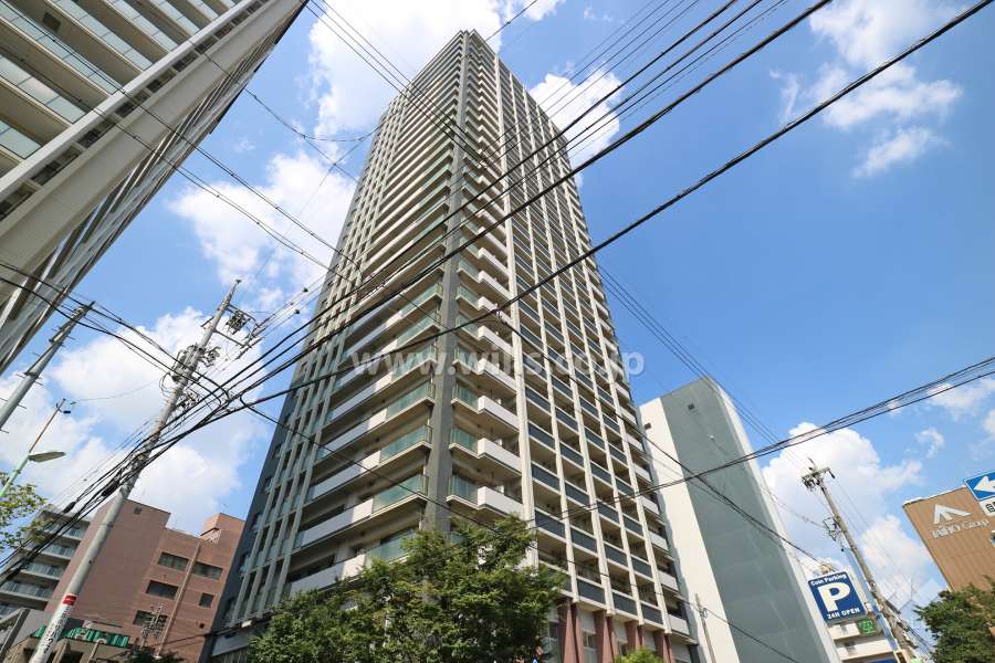 ナゴヤセンタータワーの上層階外観（南西側から）