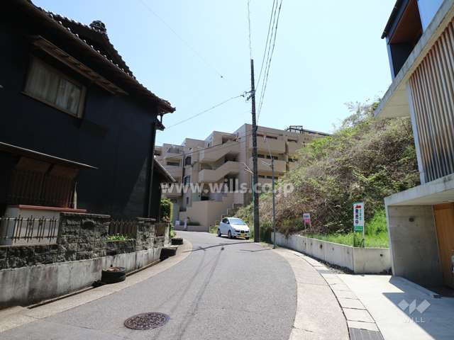 敷地北側の前面道路