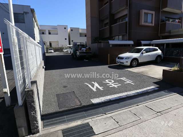 駐車場出入り口