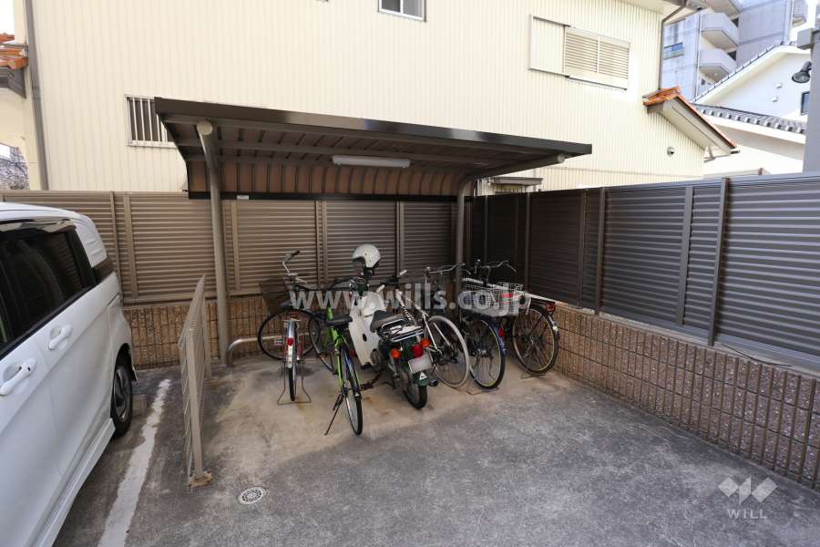 駐輪場とバイク置場