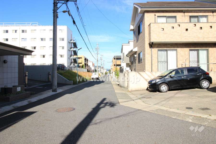 敷地東側の前面道路