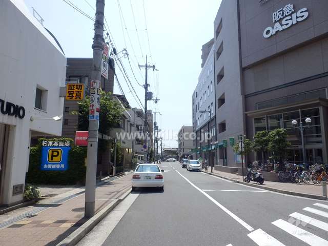 敷地南東側の前面道路