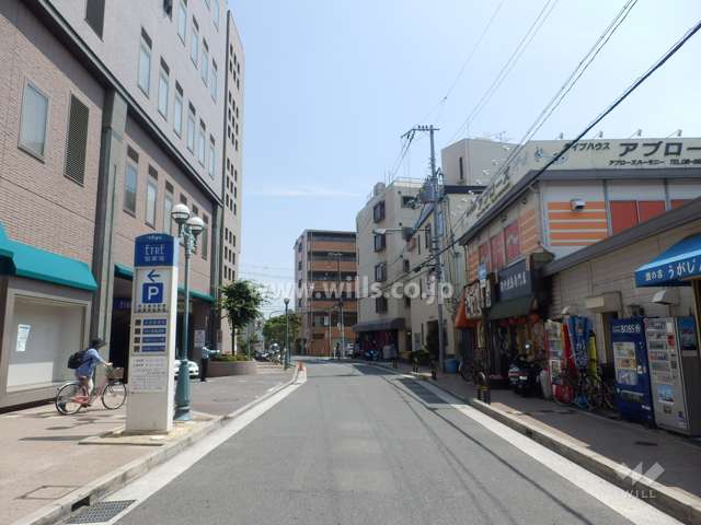 敷地西側の前面道路