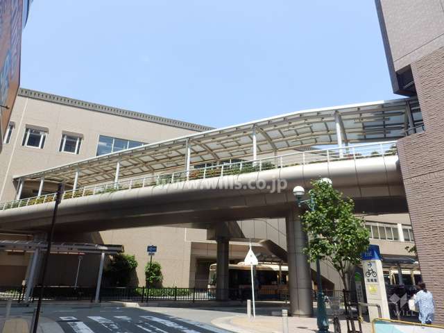 駅とエトレとよなかを結ぶ陸橋（西側の橋）