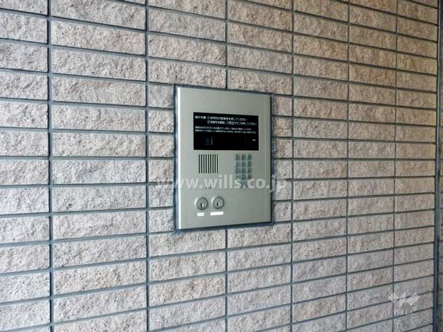 エントランスはオートロック付きです。