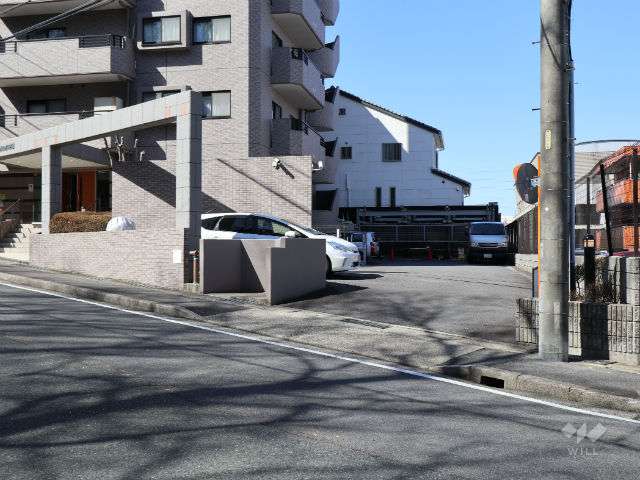 駐車場出入り口