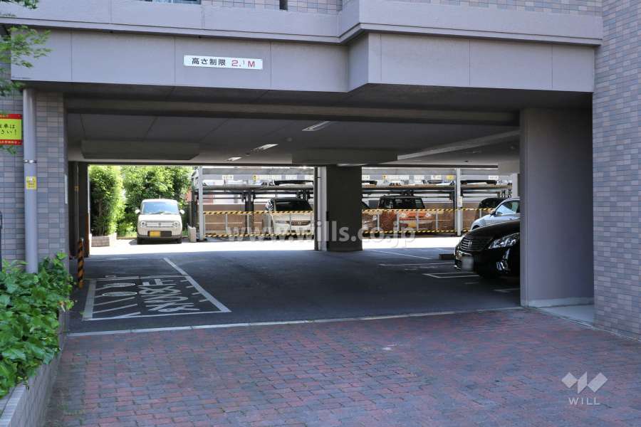 駐車場出入り口