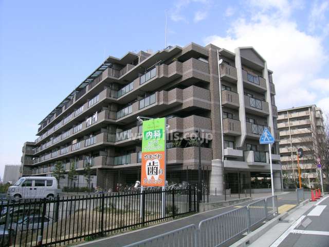 藤和緑地公園ホームズの外観（南東側から）