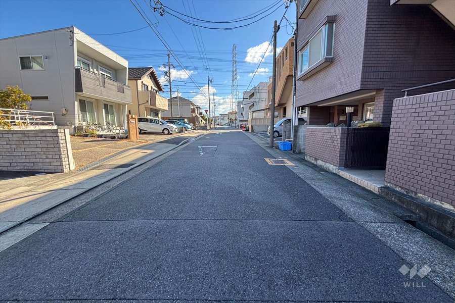 敷地北側の前面道路