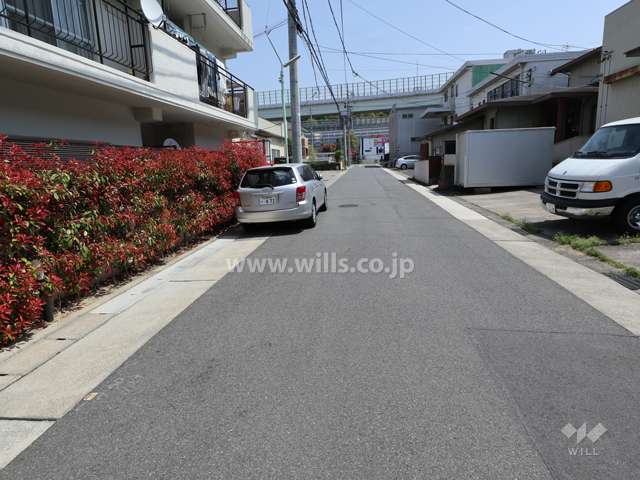 敷地南側の前面道路
