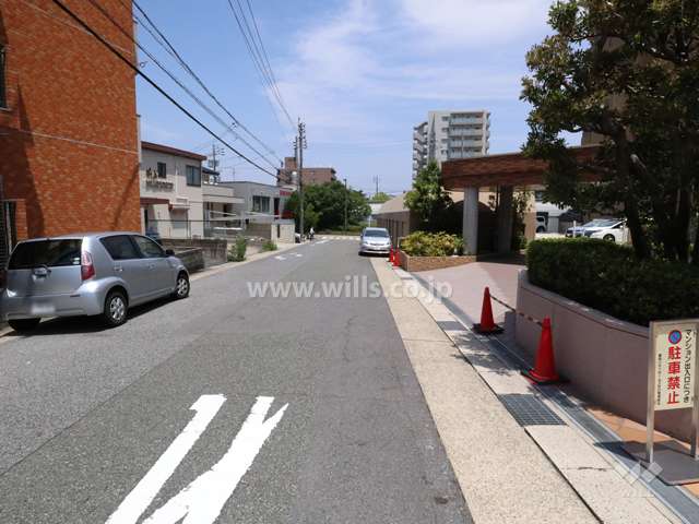 敷地北側の前面道路