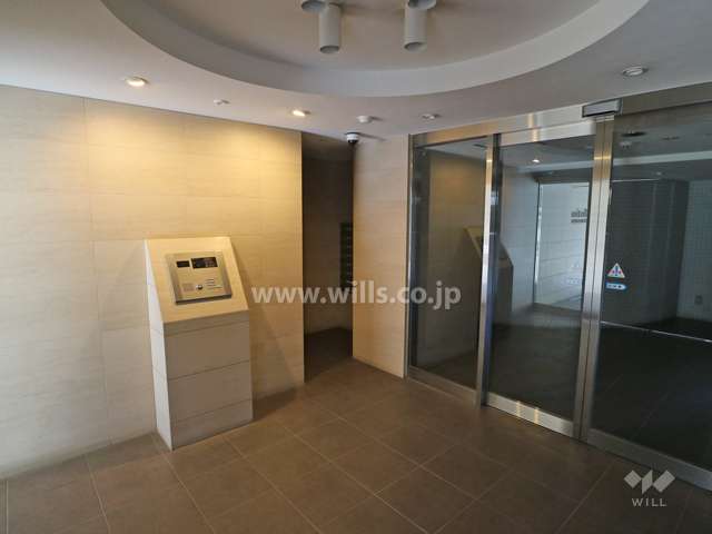 エントランスはオートロック付きです。