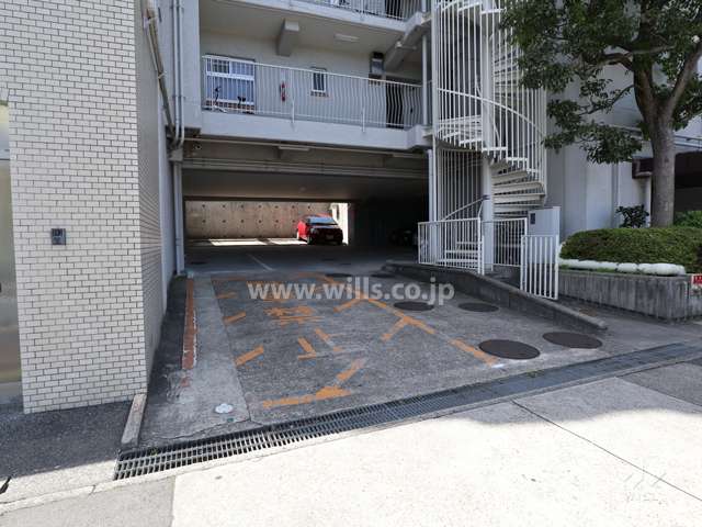 駐車場出入り口