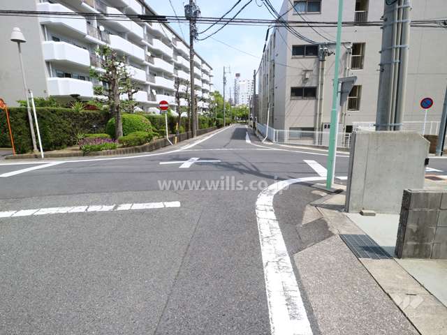 敷地北側の前面道路