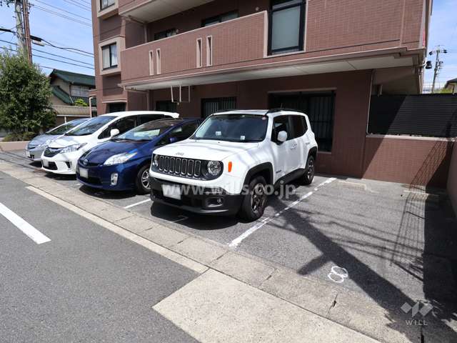 屋外平面式駐車場(敷地西側)