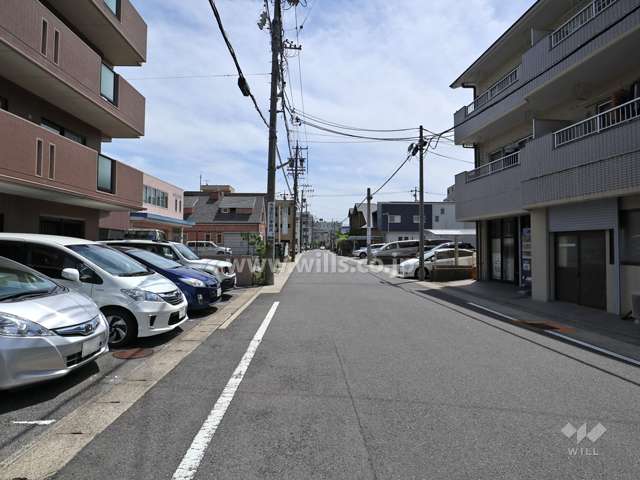 敷地の西側前面道路(北側から)