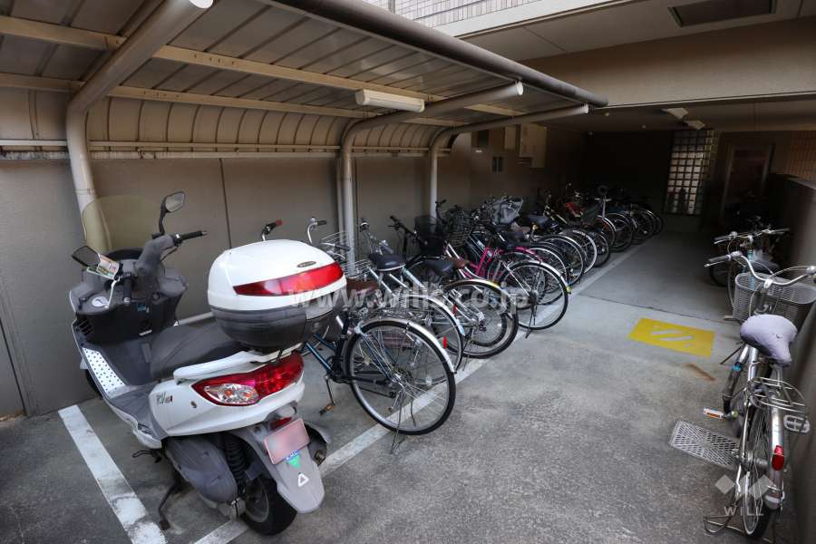 駐輪場とバイク置場