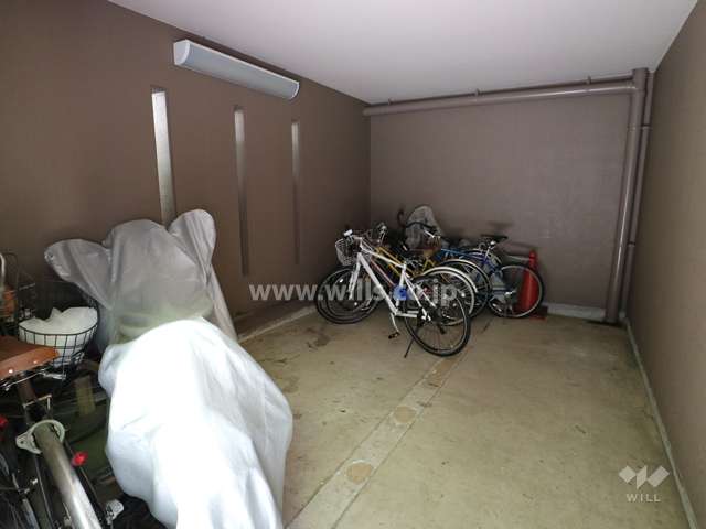 屋内に設けられた駐輪場