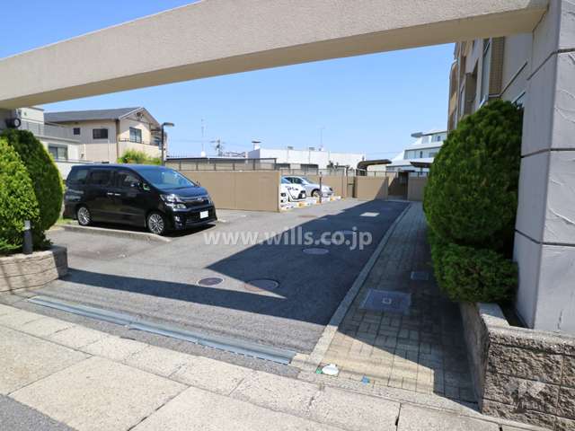 駐車場出入り口