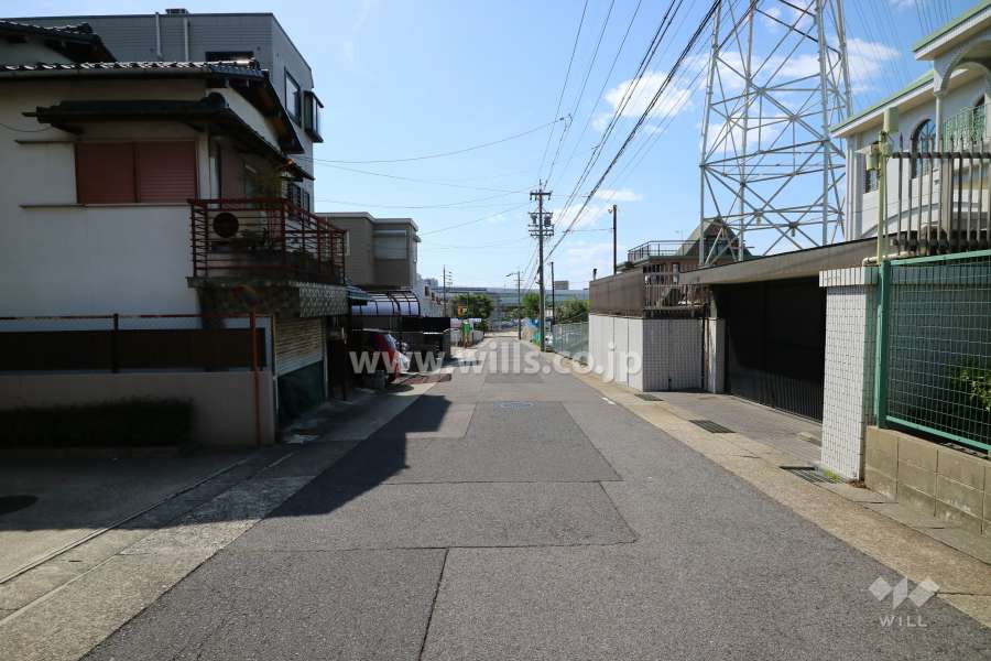 敷地北側の前面道路（東側から）