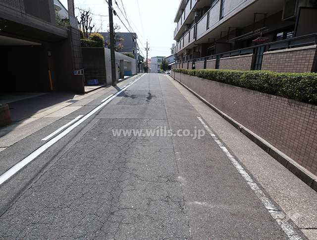 敷地東側の前面道路