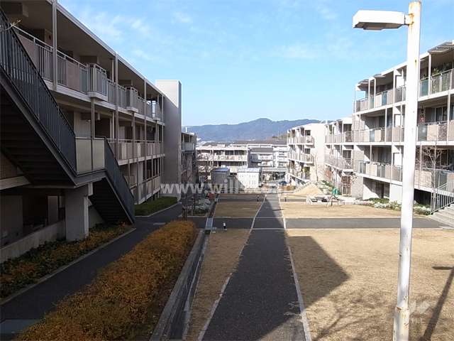 8番館と9番館の間には広場があります。