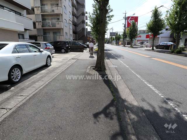 敷地北側の前面道路