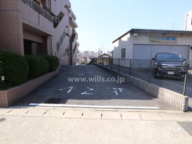 駐車場出入り口
