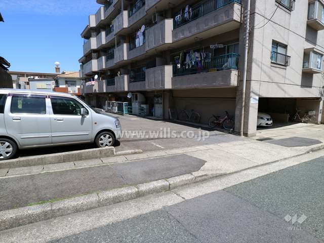 駐車場出入り口