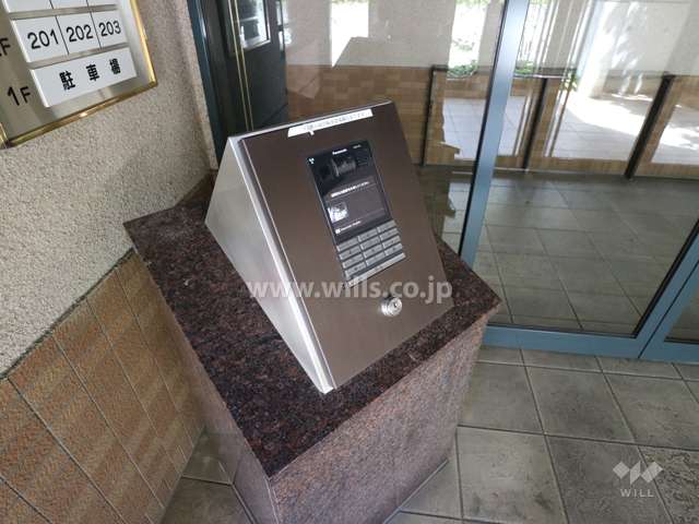 エントランスはオートロック付きです。