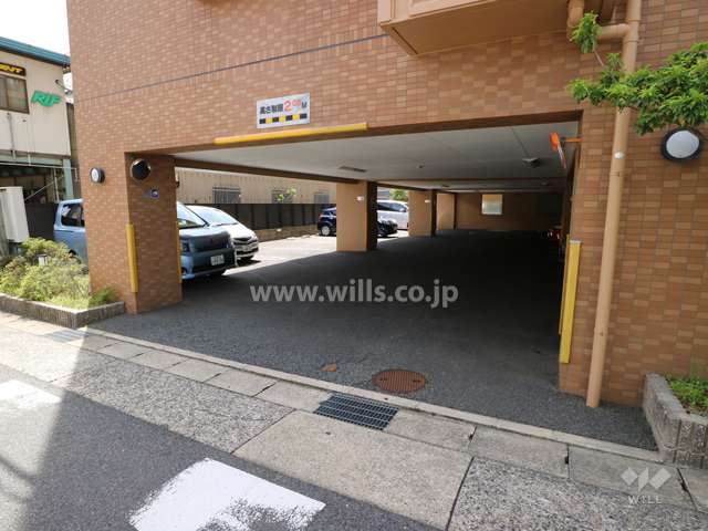 駐車場出入り口