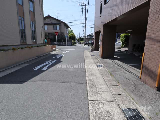 敷地南西側の前面道路