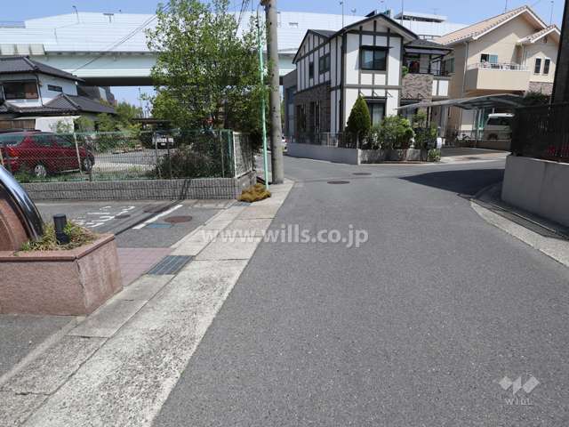 敷地南西側の前面道路