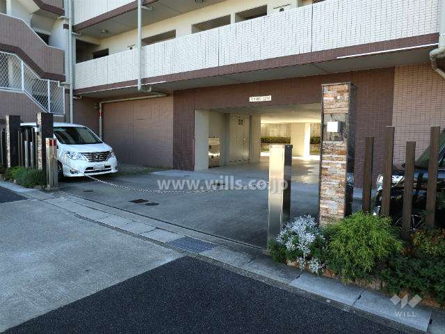駐車場の出入り口（ロボットゲート付き）