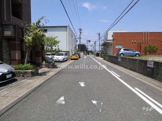 敷地東側の前面道路